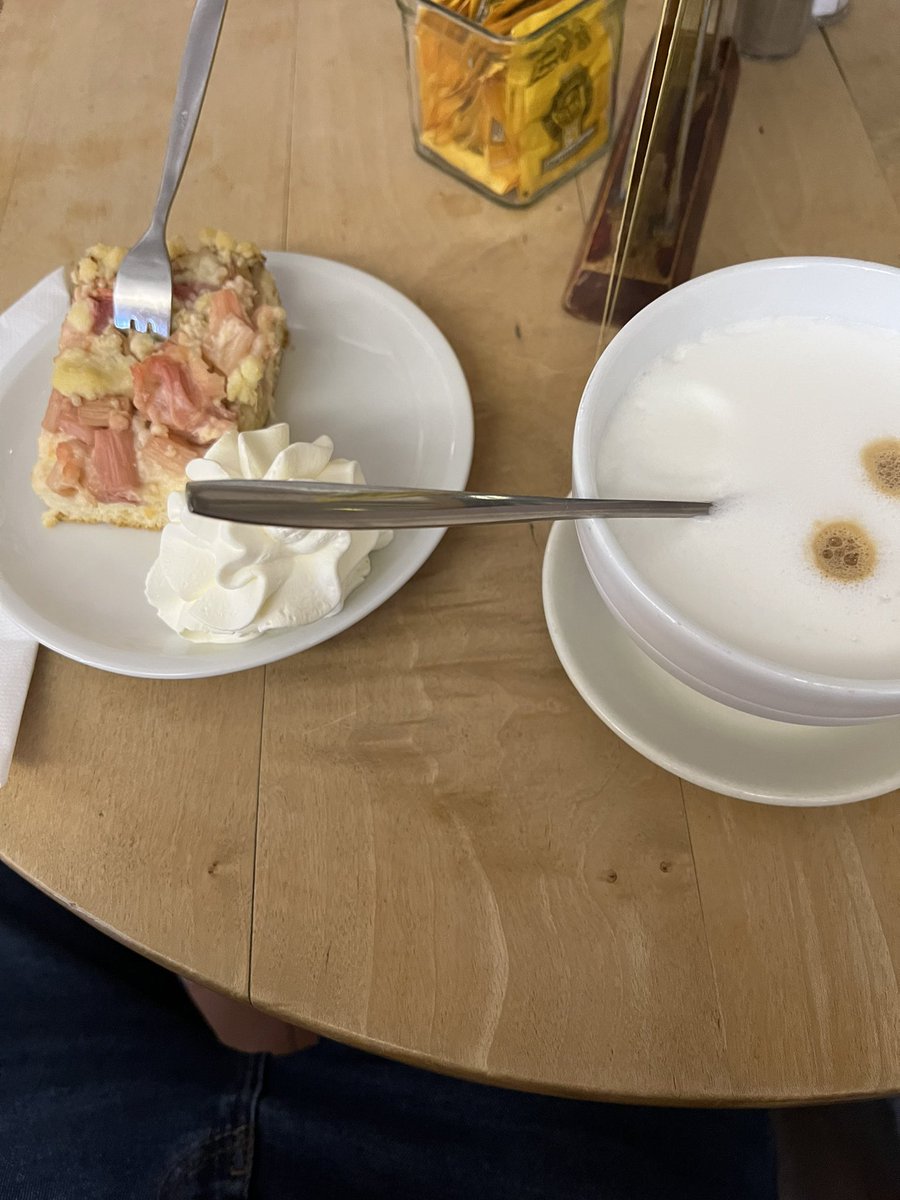 alltagimrettung's tweet photo. Wenn man in der Heimat ist, muss man unbedingt ins Café Chaos❤️ und die @lilie_julia kann bestätigen, dass ich echt bin😉 war ein sehr schönes Treffen 😊 https://t.co/WCpWXumAMH