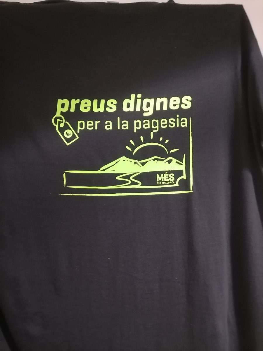 joancollet1's tweet photo. Han estat quatre anys de treballar per el bé comú, hem platejat i tirat endavant moltes iniciatives #republicanisme, #dretadecidir, #antimilitarisme, #feminisme, etc. Però hi ha dues lluites que son el resum #pagesia i #antifeixisme. #Unpagesantifeixtaalparlament, #seguim. https://t.co/ErCNYZEX2X