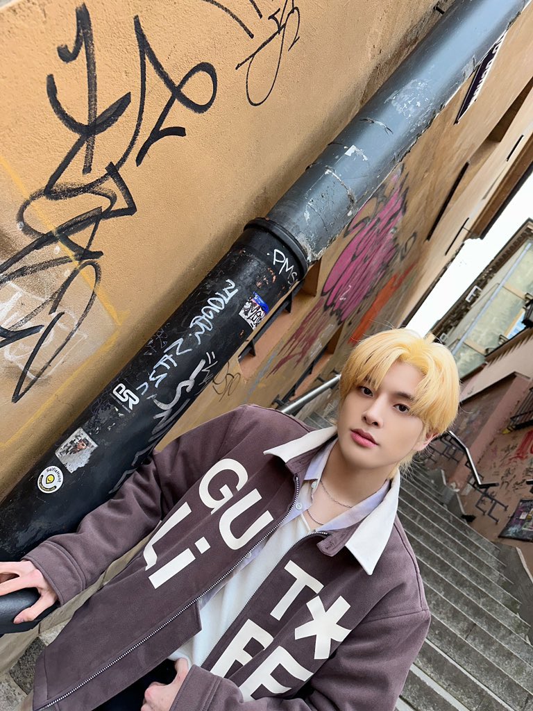 SIMJAEK's tweet photo. Your Paris guy is here to brighten up your day, ehe. (Also, to show a more proper look of my blonde hair.) How's my ENGENEs doing? 💛 https://t.co/Ug5WDTtT96