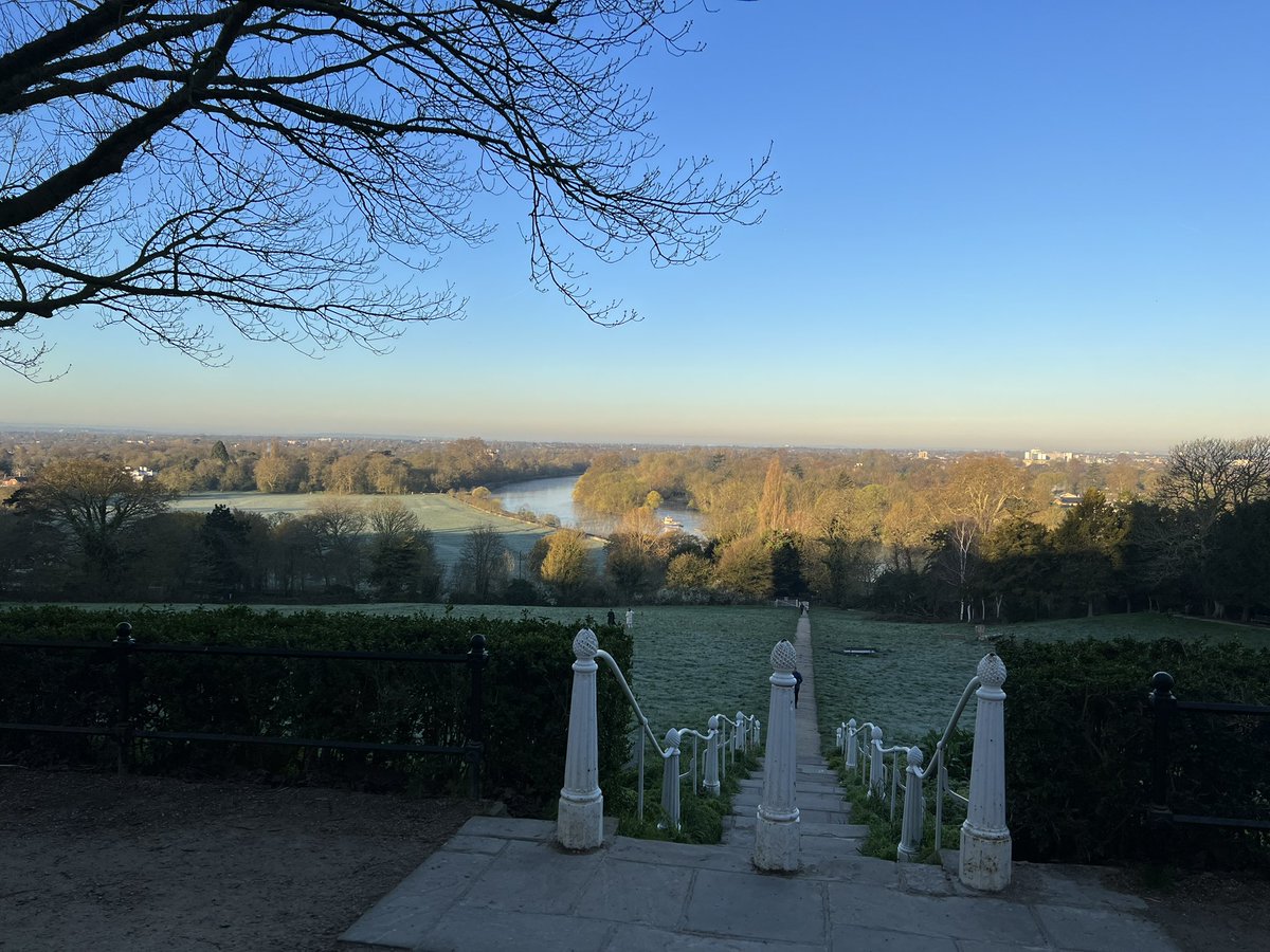 InZenGarden's tweet photo. Perks of being up at stupid o’clock this morning!

#richmondhill #thames #outdoors https://t.co/Os3tvSsMt3