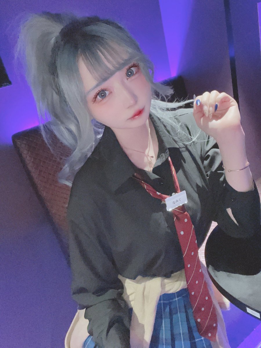 namiku__'s tweet photo. Villains 出勤2日目ありがとうございました⋆͛*͛ ͙͛  まだ緊張しながらでしたが少しずつ慣れてきたのかなぁ~と…思いたい……  お話やオリカクやチェキやポンもありがとうです🫶 お酒作るのめちゃめちゃ大好きなので楽しかったし凄く好評だったみたいなので嬉しい💮💯 https://t.co/l84kZyEDMr