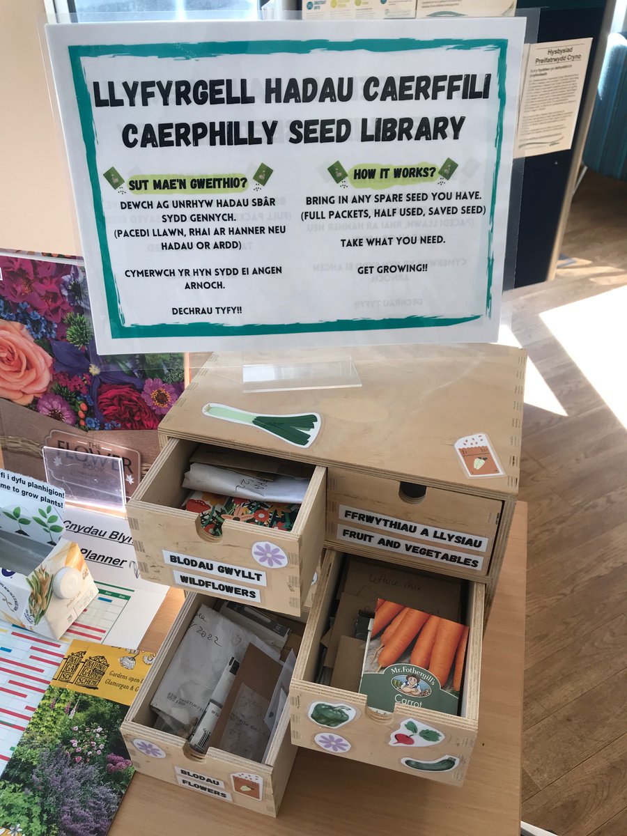 CaerphillyLib's tweet photo. Mae’r haul tu allan ac mae’r llyfyrgell hadau yn llawn! Dewch draw i cyfnewid 🌱🌞
.
.
The sun is out and the seed library is full! Come down and start swapping! 🌱🌞

@CaerphillyLibs @FOECaerphilly
@CaerphillyCBC  @RHSSchools https://t.co/yVyAzxbcIT