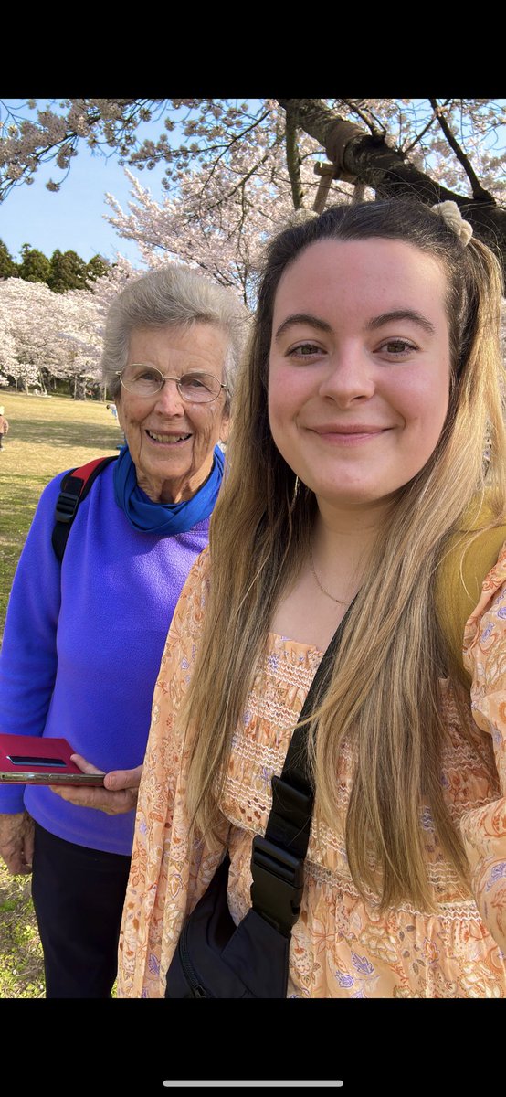 MissSLBishop's tweet photo. Japan, day 2: bullet trains and blossom🌸 https://t.co/8NP44cVgB6