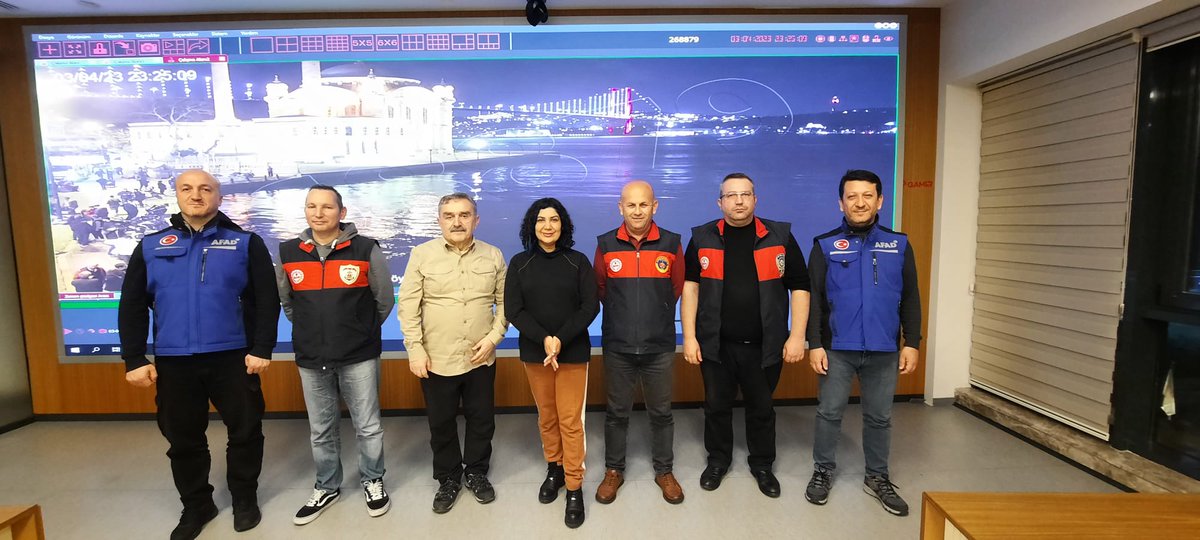 Istanbul34Gamer's tweet photo. İzmir Güvenlik ve Acil Durumlar Koordinasyon Merkezi(GAMER) Müdürü Sayın Hatice Suna BİNA, İstanbul Güvenlik ve Acil Durumlar Koordinasyon Merkezini ziyarette bulundular.@GAMERBaskanligi @GamerIzmir @sirmalikadir  @mevsimsuna https://t.co/YNScbkkuGi