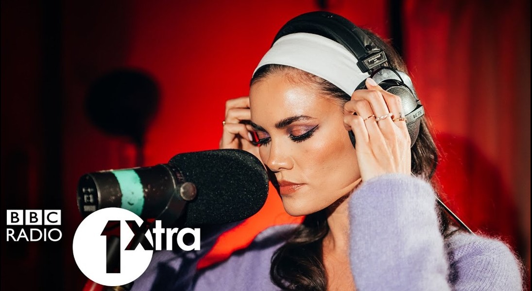Two weeks on and we're still celebrating BBC 1Xtra's RNB weekend. Last month @djace invited @sineadharnett to perform the R&B classic, 'Ice Box' - which she killed! #ukrnbtothe world #amplifyingrnbhttp://rnbamplified.net/video/sinead-harnett-ice-box-omarion-cover-bbc-1xtra/