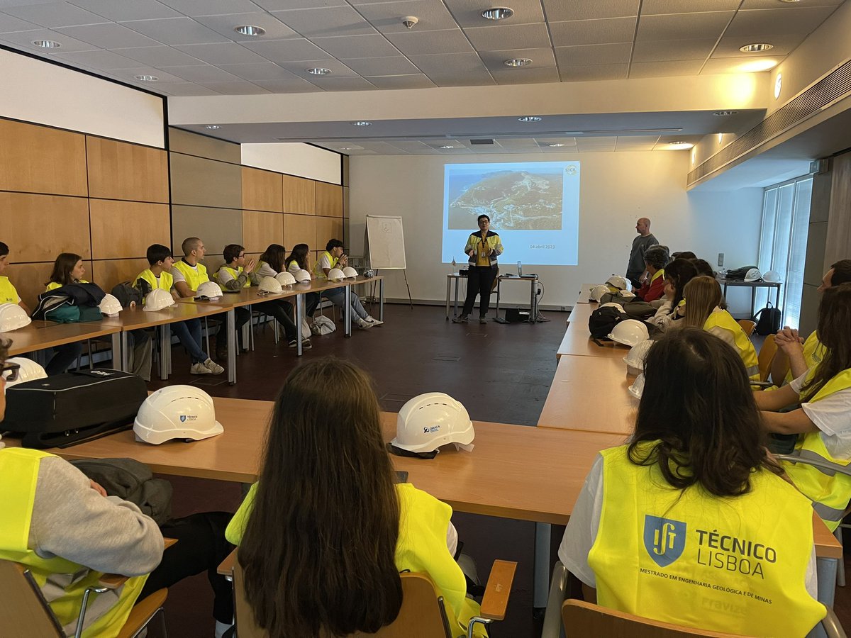 DER_tecnico's tweet photo. Arrived at Secil Outão with “Sciences in Vacations” @istecnico. This will be a challenging day where everyone will follow cement production cycle. the innovation center will de a highlight on #energytransition and #Sustainability. #wearetecnico https://t.co/0VPmHEWifu