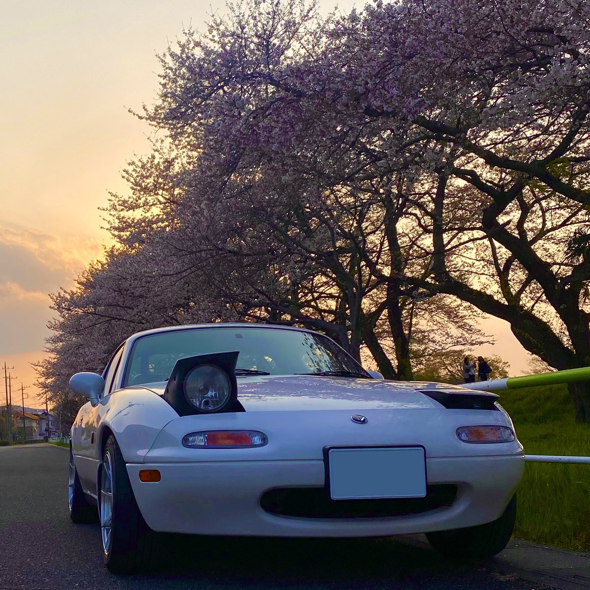 EyRk_07O_z's tweet image. 金欠ケツカッチンですが、購入しました😇
大事に育てていきます🚗💨
#na8c 
#ユーノスロードスター 
#ロードスター 
#桜と愛車 
#ロードスター乗りと繋がろう2023春