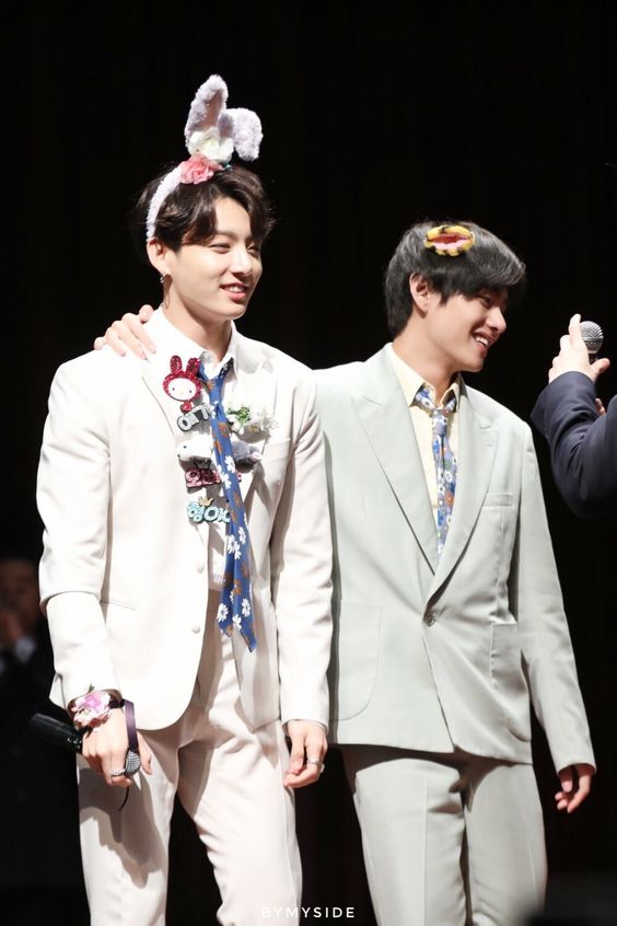 taekook pic bot (@kvpicbot) on Twitter photo 