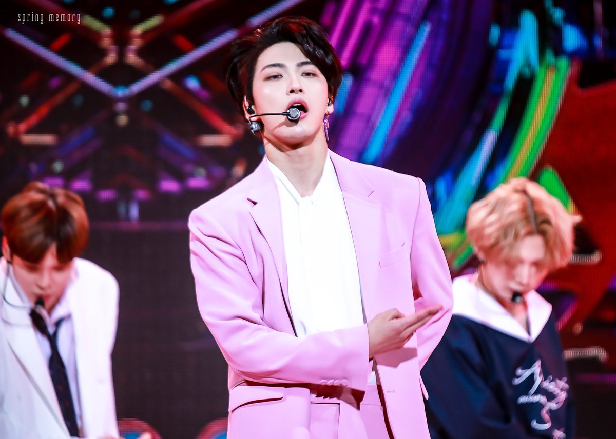 shwarchives's tweet photo. 191220 | #성화 #seonghwa #ateez https://t.co/EF7xWKSh50