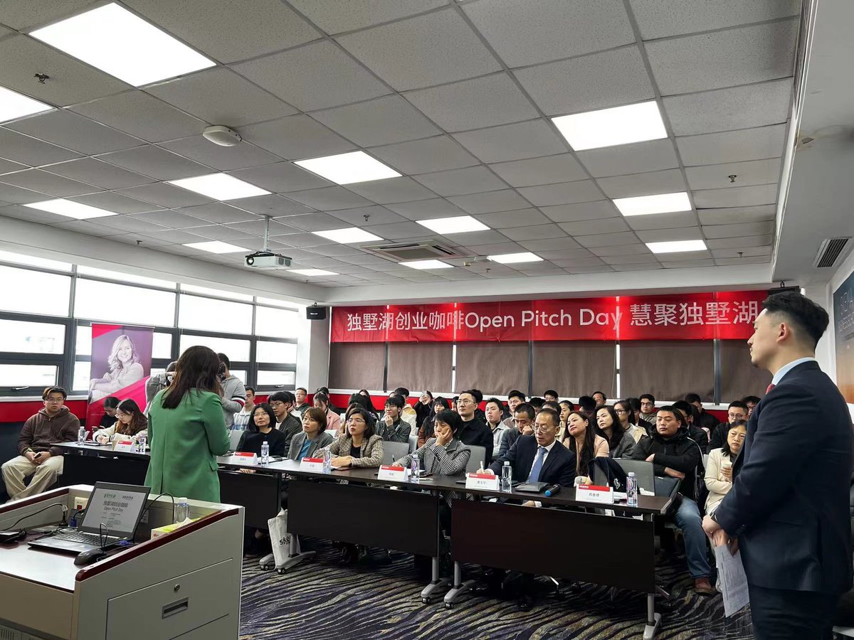 wenyudou001's tweet photo. Hosted by @SKEMA_BS China, supported by key players in Suzhou Higher Education Town- e.g., NUS Suzhou, XJ-Liverpool, the first-ever "Open Pitch Event"  attracted 50 plus participants, 16 presented entrepreneurship ideas to a panel consisting of VC, entrepreneur, and educators. https://t.co/wg25er1rve