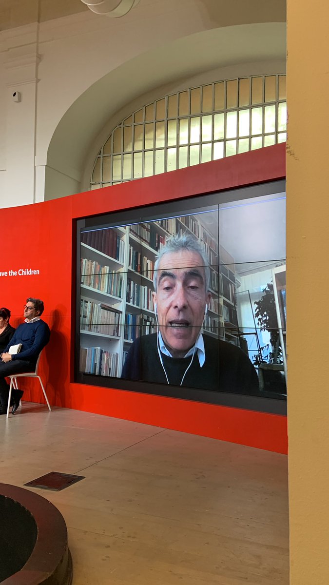SaveChildrenIT's tweet photo. Il danno inferto a queste generazioni è legato al non poter seguire il curriculum scolastico a causa di queste attività continuative seppure retribuite. @Tboeri Direttore Dipartimento economia @Unibocconi #noneungioco #lavorominorile https://t.co/OmcJRWmzVP