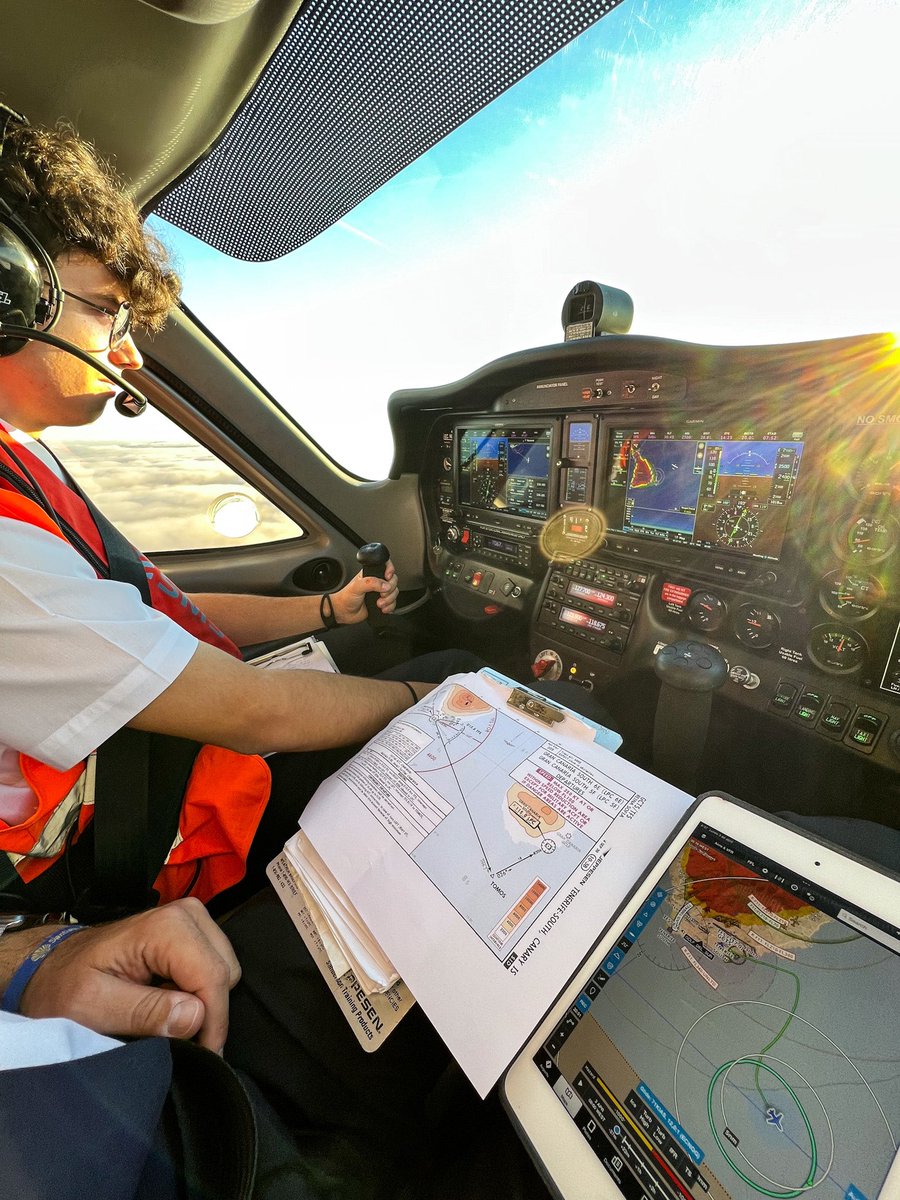 This is how we learn (or teach) 😁🙏🏻 #avgeek #aviation #tecnam2008 #canavia #flightschool #takeofftuesday #foreflight #sid #cockpitview