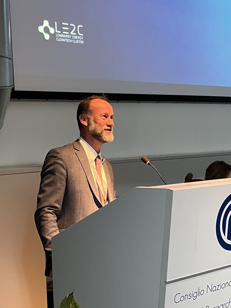 LE2Cluster's tweet image. Il neo eletto Presidente di LE2C @r_bellato sottolinea l’importanza delle azioni concrete che il Cluster intraprende a sostegno della #sostenibilità #ambientale ed #energrtica🌱e si impegna a portarle avanti con grande vigore. 

#LE2CDay2023 #CER