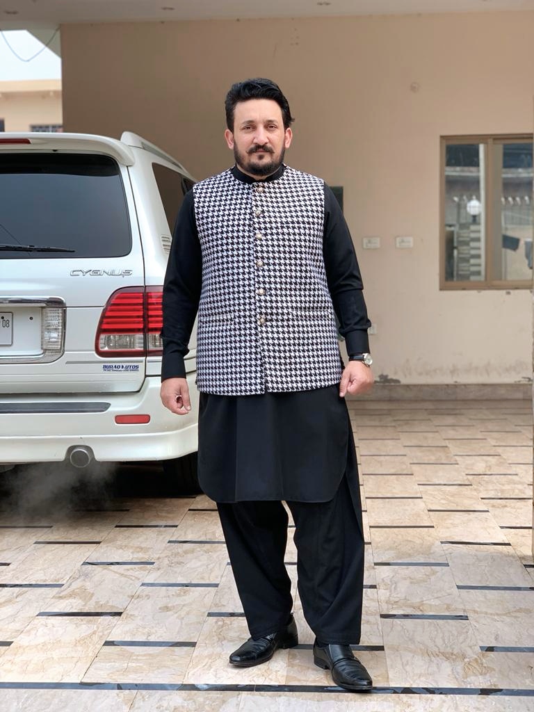 ziaeqalam's tweet photo. Share you black suit pictures https://t.co/3uKvAHU9ns