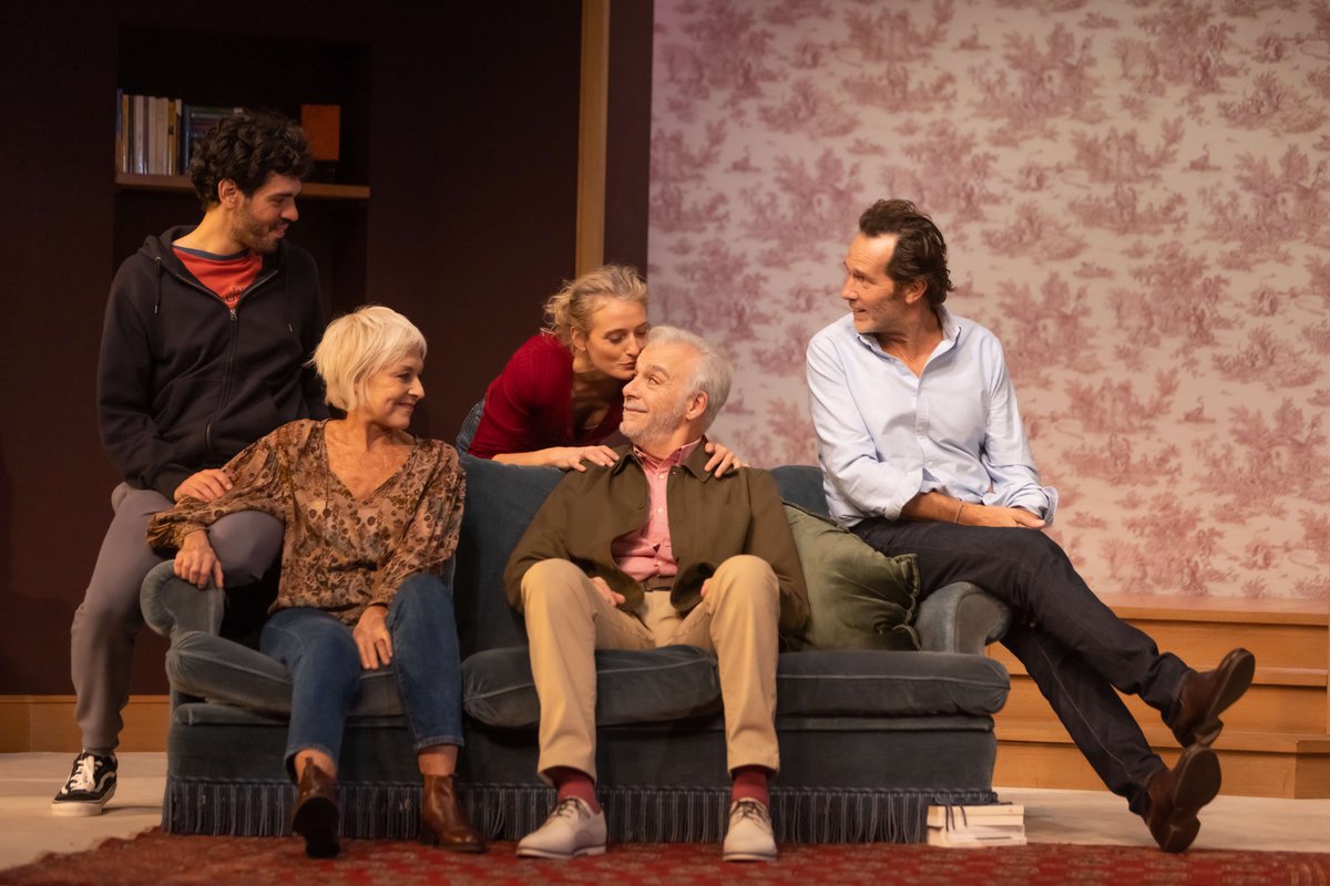 Mercredi 05 Avril à 20h30 retrouvez la comédie coup de ❤ du TAB "CHERS PARENTS" !
Une comédie qui parle de la famille, d’amour, d’argent et de l’impermanence des sentiments.
Réservation sur notre site ou par téléphone au 01 47 33 69 36 ☎ <a href="/Ville_Asnieres/">Mairie d'Asnières-sur-Seine</a>