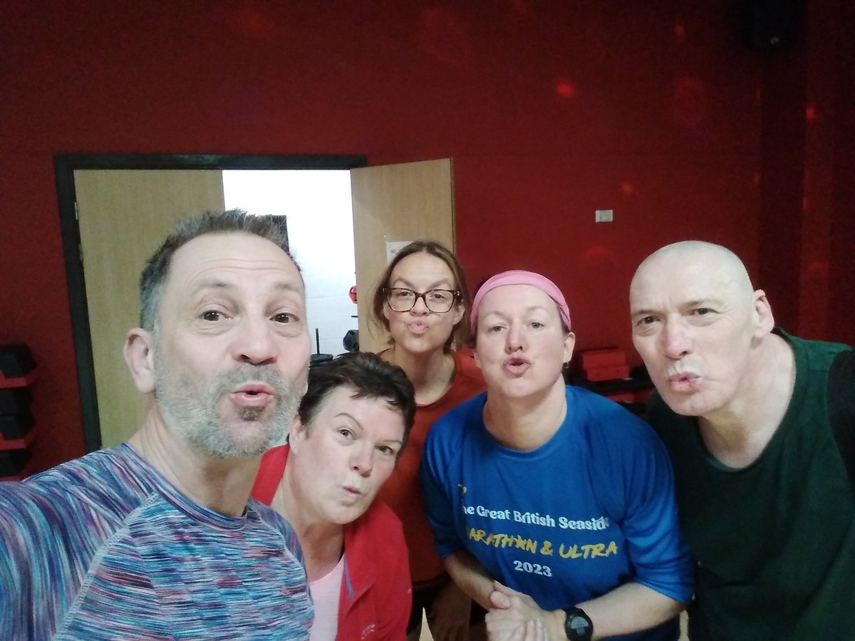 Broken_punk1005's tweet photo. Kicking the day off with a return to the 6am gang for a short run, then my first attempt at body pump #workthosemuscles #earlybirdrun @runningpunks @UKRunChat https://t.co/2GFzmZLPIC