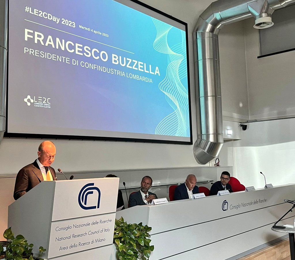 "Le Comunità energetiche possono offrire soluzioni sostenibili alla crisi dell'energia e le imprese lombarde si stanno organizzando per cogliere la sfida. Serve però revisione Direttiva UE che esclude dalla governance medie e grandi aziende" ~ Presidente Buzzella a #LE2CDAY2023