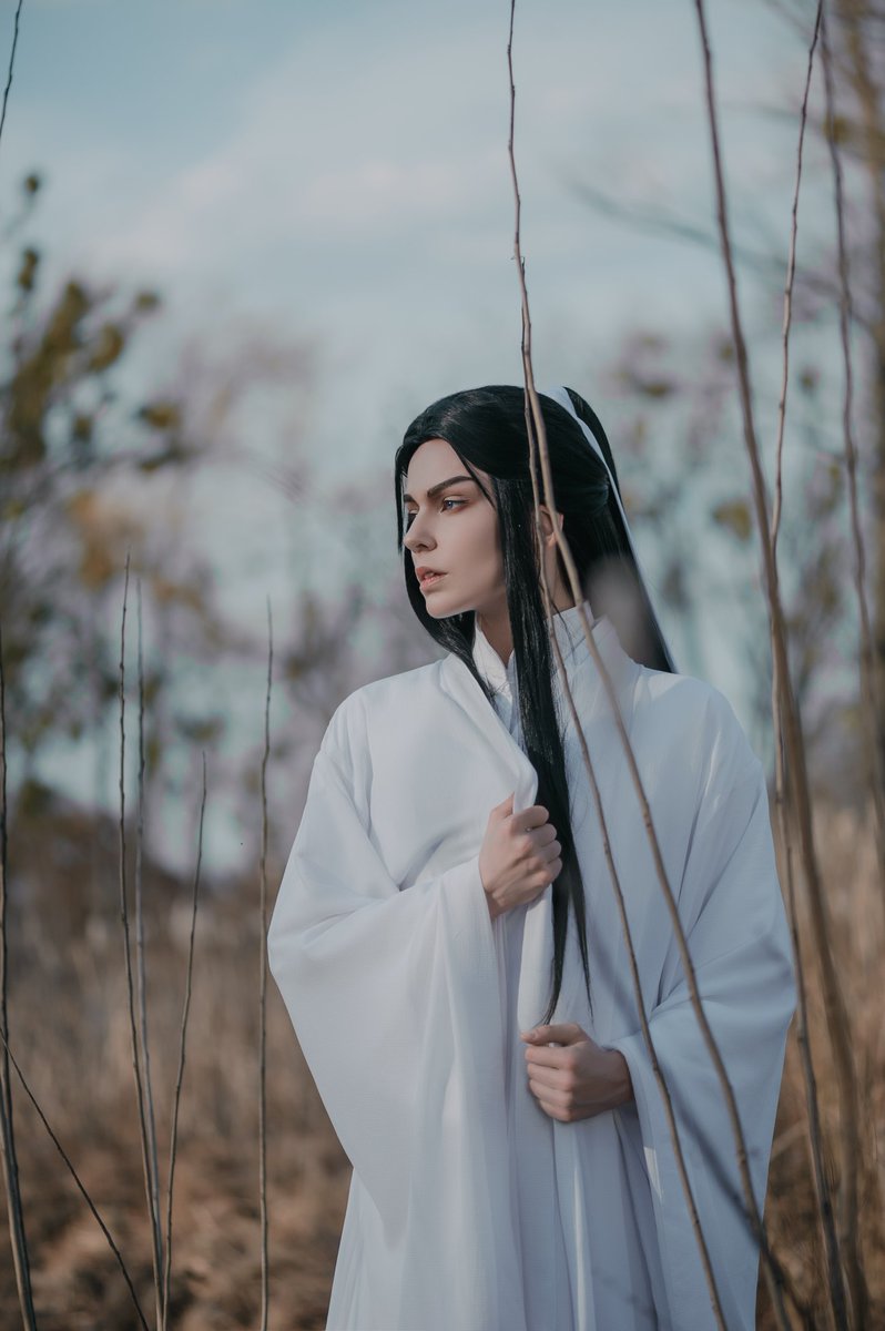 _hella_real's tweet image. "where the teacher was, a fire burned.
 where Chu Wanning was, it was light."

Pt.2
Photo by gorgeous 🙏🏻 @TreeMasala
Costume, wig by ✨ @_Helg_
Special thanks to 🤍 @lery_days
#erha #2ha #huskyandhiswhitecatshizun #Chuwanning #immortality