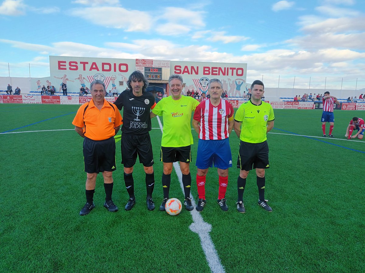 palabradfutbol's tweet photo. La #FundacionRamónGrosso tiene en Jaén una importantísima implantación a partir de su arraigo en Arjona. Este fin de semana en Porcuna se midieron un combinado nacional y otro de veteranos del @atporcuna. Proyecto solidario y digno de ser apoyado. @aytoporcuna https://t.co/iGQdg9NyCt