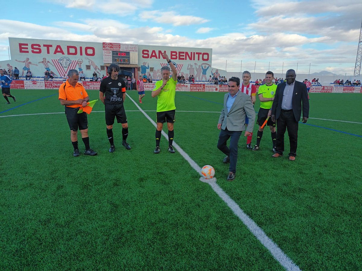 palabradfutbol's tweet photo. La #FundacionRamónGrosso tiene en Jaén una importantísima implantación a partir de su arraigo en Arjona. Este fin de semana en Porcuna se midieron un combinado nacional y otro de veteranos del @atporcuna. Proyecto solidario y digno de ser apoyado. @aytoporcuna https://t.co/iGQdg9NyCt