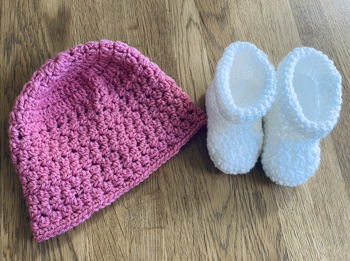 Booties & a crochet hat.. 👶🏽🤍🧶 #crochet #crochetlove #crochetbeginner #babyhat