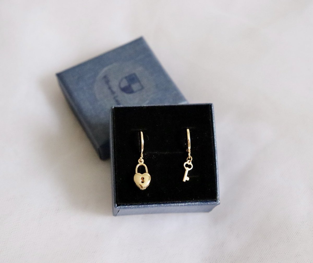 VibrantLook's tweet photo. Golden reminder ✨
Shop now https://t.co/HDRSENZiA6 https://t.co/qeKhQJu9CO