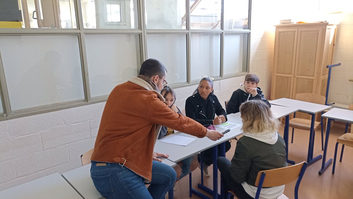 ClemiAmiens's tweet photo. Co-organisée avec l'@Arcom_Paris et @Arcom_Lille, journée autour de la webradio au LP Rimbaud de #Ribecourt avec itw, reportage, débats et ateliers. Les filières bois, MRC, SN et les 3e prépa métiers en action #40ansclemi @acamiens @LeCLEMI #educmediasinfo https://t.co/0u63QcXX88