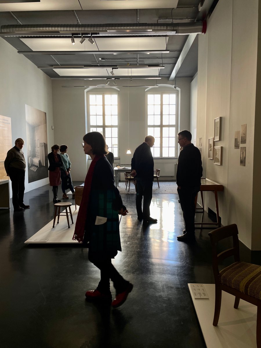 isgv_dd's tweet photo. Heute wurde es mal wieder Zeit für einen #ISGV-Ausflug. Danke für die interessanten Einblicke in die aktuelle Sonderausstellung zum berühmten Architekten Heinrich #Tessenow im #Stadtmuseum @stadt_dresden. Unbedingt hin da noch bis 29.5.! https://t.co/RUrvMRggww