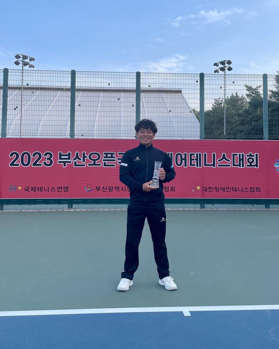 Sana_D_Takashi's tweet photo. 釜山オープン2023
シングルス優勝🔥
今年初タイトル!!
#車いすテニス
#眞田卓
#TOPPAN
#gkdynamics
#gosen
#oxengineering
#ファイテン
#irc井上ゴム工業
#栃木未来大使
#那須塩原市まちづくり大使
#埼玉パラドリームアスリート
#takashisanada
#wheelchairtennis
#wheelchairtennispla https://t.co/bKV3UiGg03
