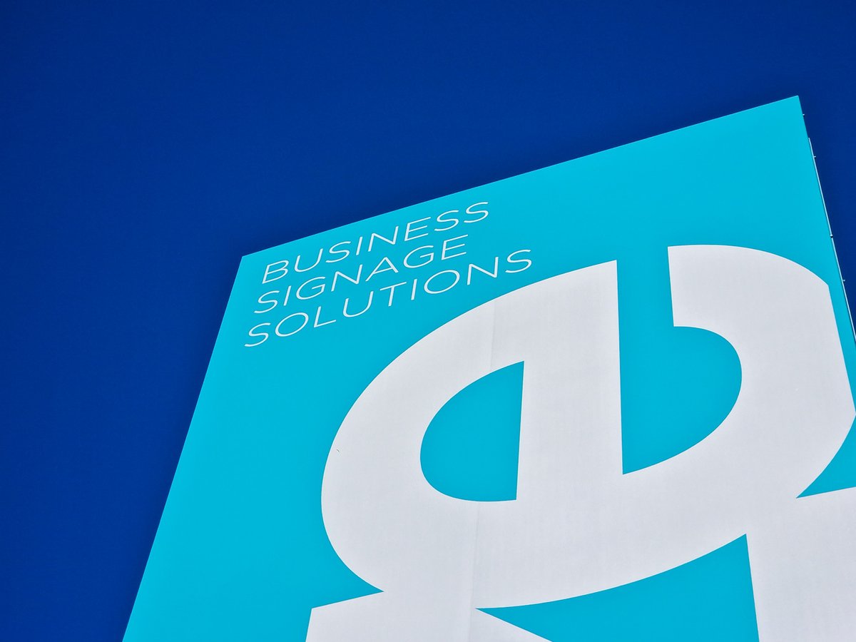 blaze_signs's tweet photo. Design Brief: BIG and BOLD

Our big, bright, and blue 6m totem is in place, and it looks fantastic!
.
.
.
.
.
#branding #design #marketing #signage #signs #totem #brand https://t.co/7PMiwaNaEb