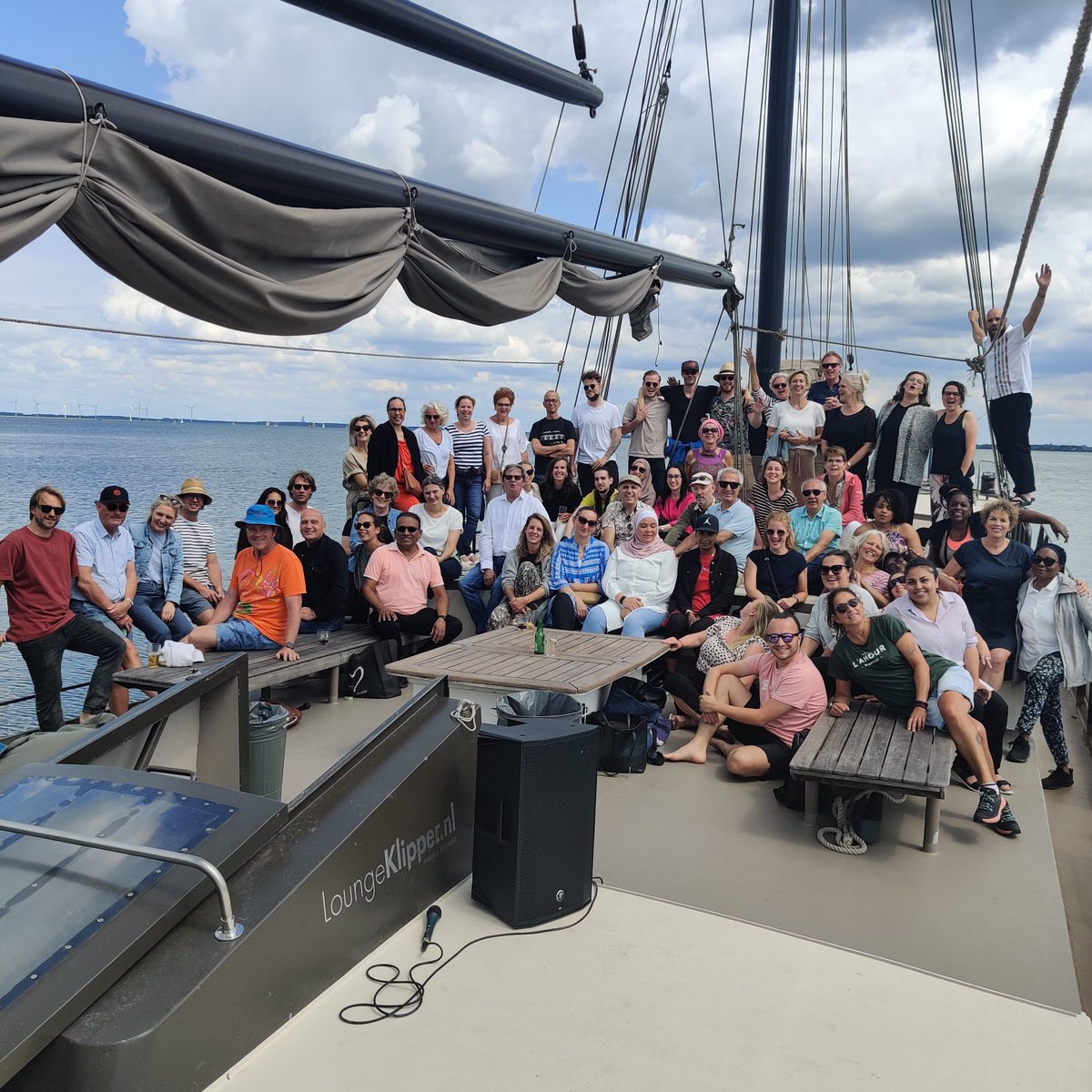 Wij zijn op zoek naar een zorgcoördinator -met de juiste persoonskenmerken- voor onze onderbouwafdeling vmbo/ havo. De vacature staat op Meesterbaan (rb.gy/d560). Nieuwsgierig? Een dagdeel meelopen behoort tot de mogelijkheden. Horen graag van je!