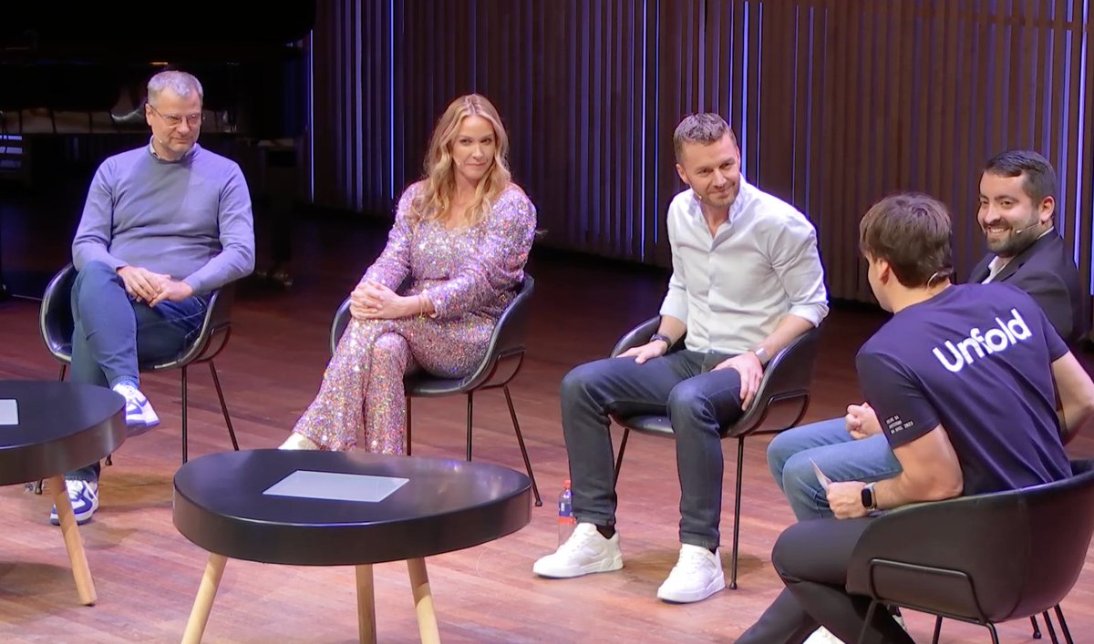 It's still not too late to join four hospitality champions as they discuss how the new standard in hospitality is improving operations, resource management and guest experience: mews.com/en/unfold/2023…

Take it away, Kari, Charlie, Klaus and Jordan. #MewsUnfold