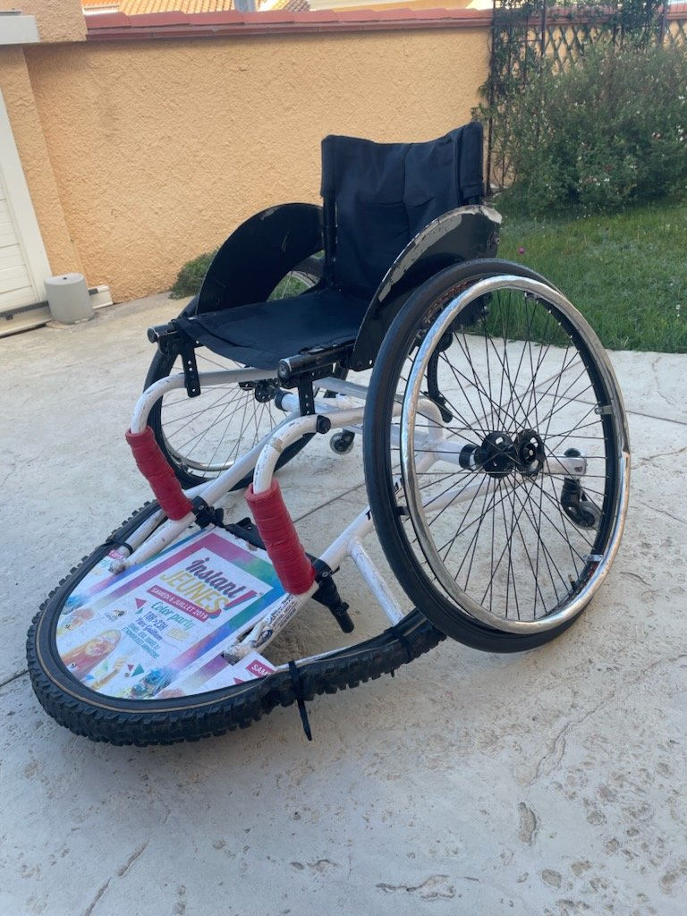mobilab66's tweet photo. @Cn_Bergeret @Creality3dprint @Creality3dP @Heliox_Lab @A4Technologie @TechnologieSer1 @TechnomerMX @frtierslieux @REDLABTO @RFFLabs @LabSud Mais nous avons aussi travailler plus traditionnellement avec les outils de "tous les jours" https://t.co/hWCi37KvZ4