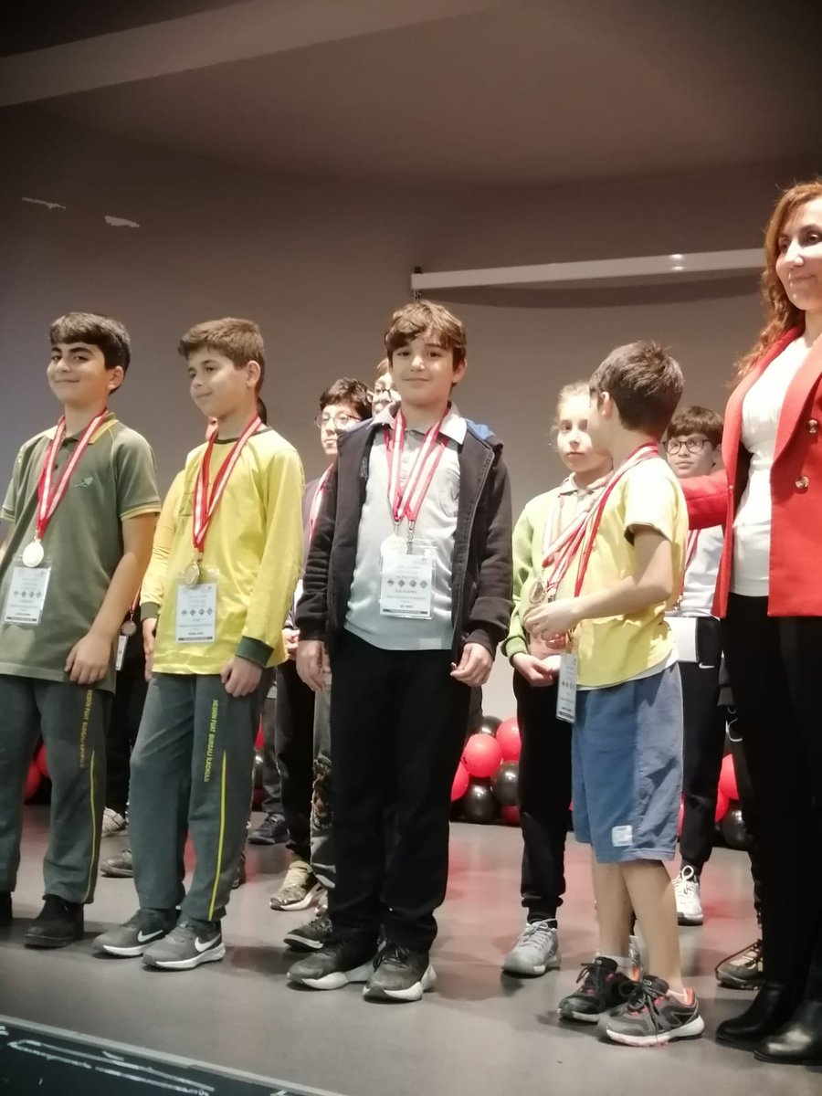 27 Mart tarihinde Nilüfer İlçe Milli Eğitim tarafından düzenlenen Akıl ve Zeka Oyunları İlçe Finali'nde ilkokul 4.sınıf öğrencimiz Ali Terzi Equlibru oyununda 1. olmuştur. Öğrencimizi kutlar, Bursa finalinde başarılar dileriz. 👏✨