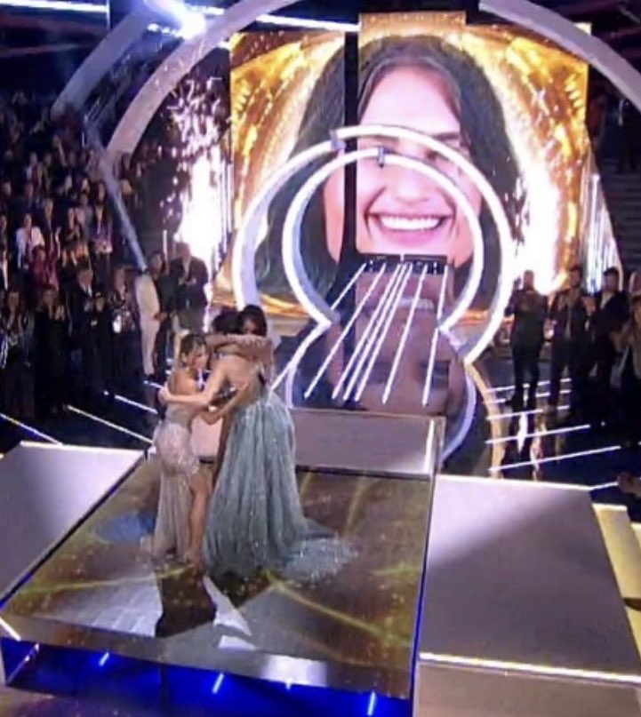 gfvip7___'s tweet photo. Antonella che corre ad abbracciare Nikita e piange come se avesse vinto lei,questa si che è vera amicizia! 🫶🏼🥺
#GFvip #nikella #NikitaVincitrice https://t.co/Luoy64DcbZ
