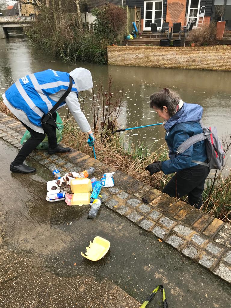 BEAMHertford's tweet photo. A massive thanks to our volunteers and the GPFLewis team, who hit the streets of Hertford last week to litter pick.
Finding ways to support the community while the theatre is being redeveloped is fantastic
#greatbritishspringclean2023 https://t.co/ITXsm7y2Mc