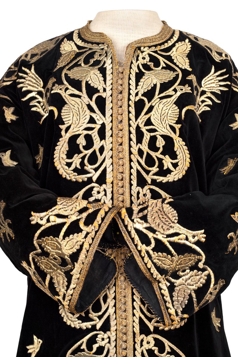 WealthofMorocco's tweet image. «  Les paons dessinés au fil d'or s'étalent sur le velours des caftans dans les fêtes de mariage. »

📖 • Bestiaire de la culture populaire musulmane et juive au Maroc | André Goldenberg