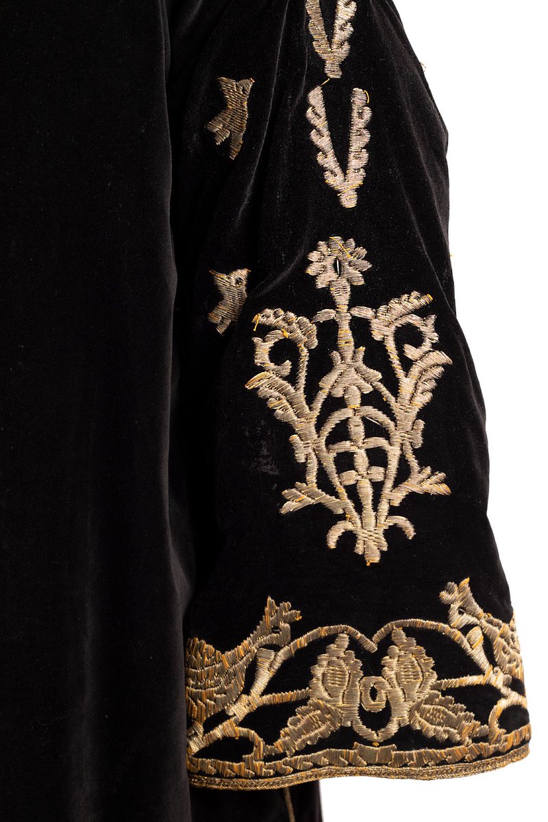 WealthofMorocco's tweet image. «  Les paons dessinés au fil d'or s'étalent sur le velours des caftans dans les fêtes de mariage. »

📖 • Bestiaire de la culture populaire musulmane et juive au Maroc | André Goldenberg