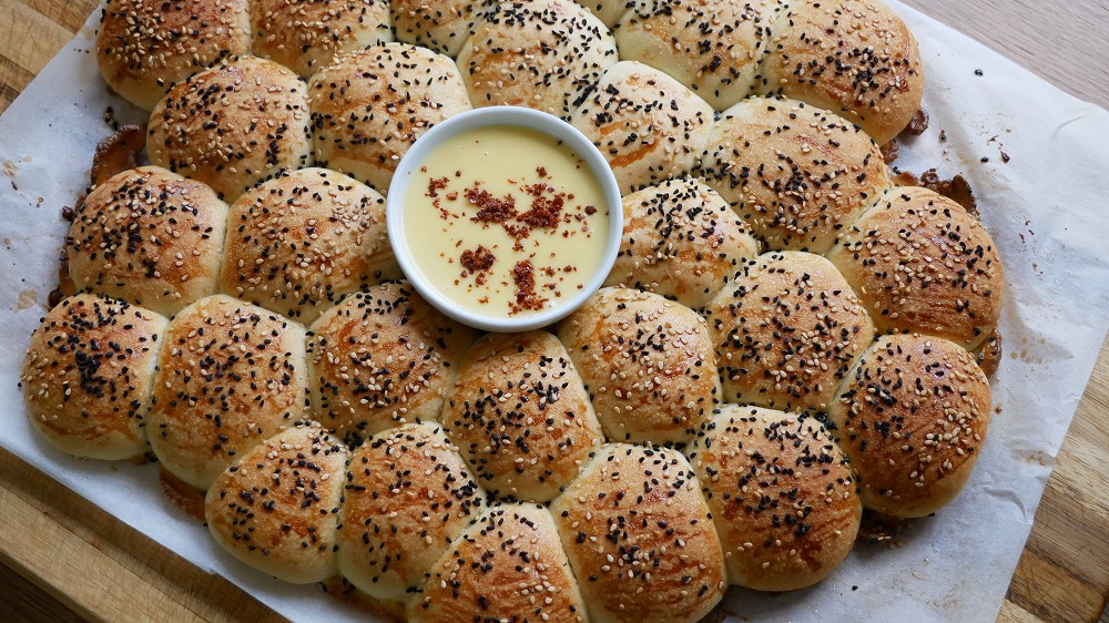 ichkocheheute's tweet photo. Brötchensonne mit Käsesauce Backen https://t.co/Y3srV5KLJw #Brötchensonne #Brötchen #BreadRolls #PullApart #CheeseSauce #Käsesauce #Backen #Baking #Lecker #Delicious https://t.co/9THNlZnIIm