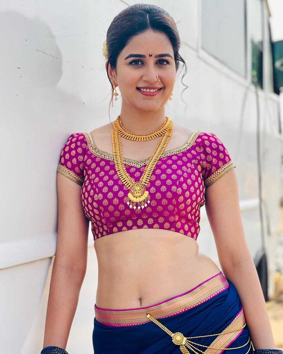 मासोळीवाणी तुझी ग ज्वानी😍😍

#vaidehiparshurami #actores #Viral #instapost #vaidehi #celebrity #looking #beautiful #gorgeous #fillamwala