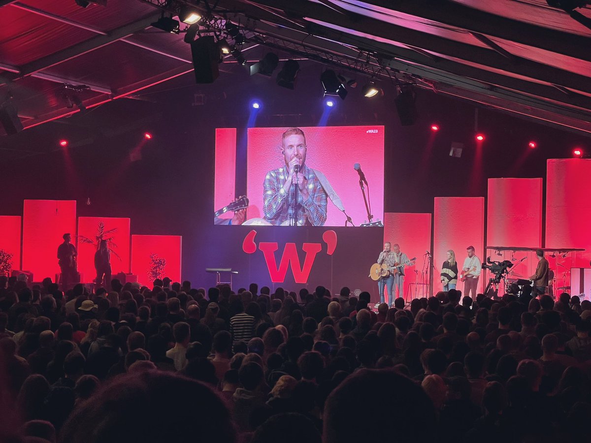 A lil’ of what’s been going on @WordAliveEvent while I’ve been here on team. I’ve been loving <a href="/Olly_Knight/">Olly Knight</a> &amp; co leading us in sung worship, what a JOY in the big tent!! Super lovely to see folks from different chapters of my life - if we haven’t said hello irl yet - HI!
