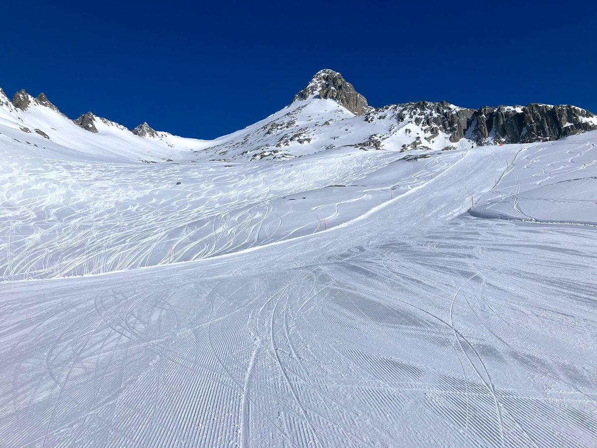 JacoBloek's tweet photo. Perfekte Verhältnisse auf 2500-2800m bei eisiger Bisenkälte: Der Februar ist zurück in den Bergen. #disentis #sedrun https://t.co/mSJK8edpwe