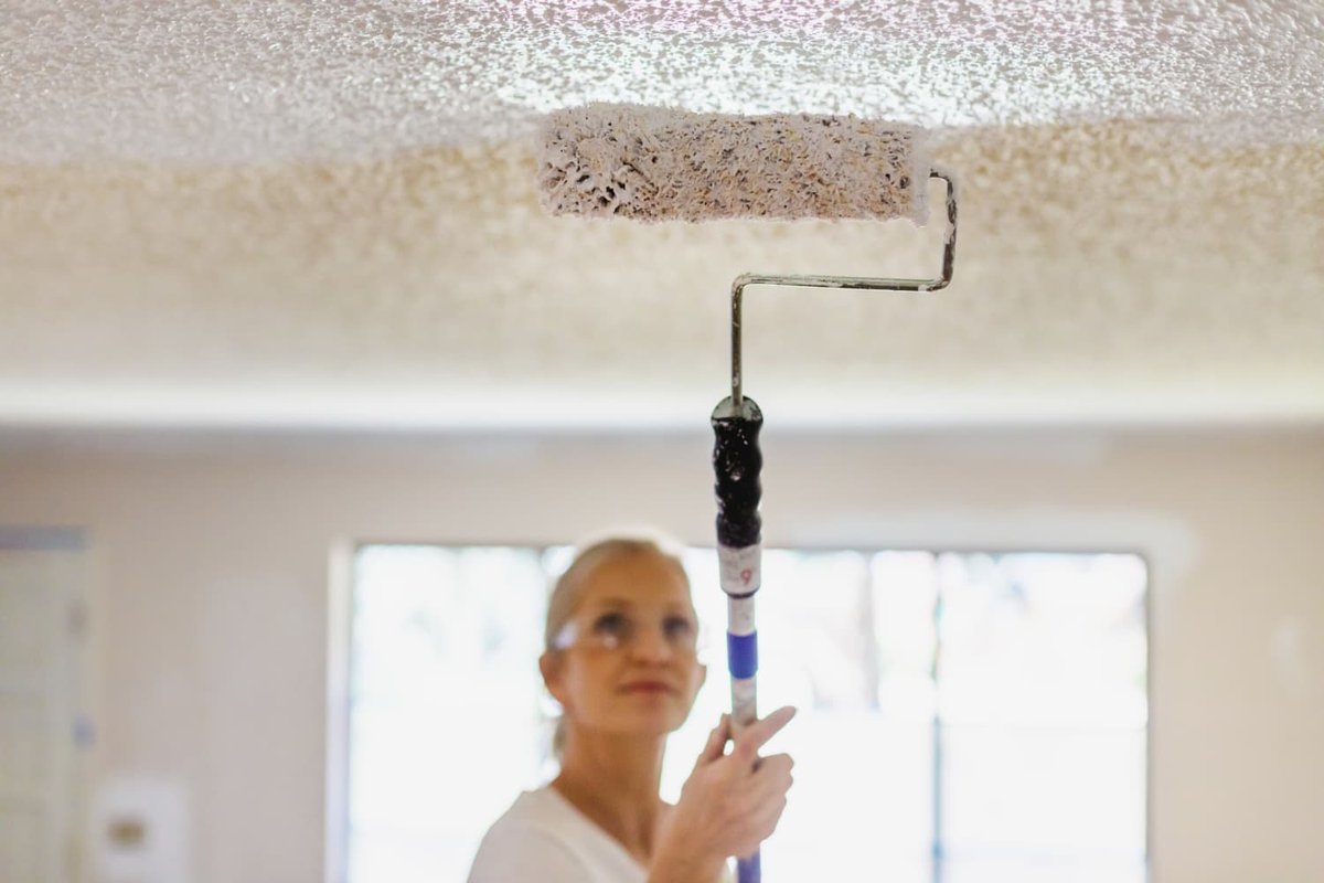 SpaceCentreLtd's tweet photo. When it comes to painting a ceiling, things can get a bit more complicated and here are the FOUR biggest mistakes you need to avoid, according to a real estate expert https://t.co/Lyws7CJPgR
#tipsforhome #paintingtips #housepainting #RealEstate https://t.co/bwSGRJMwR6