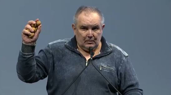 OwenWalker0's tweet photo. Totally normal AGM…

A shareholder presents a sack of empty walnut shells to the board, saying they cost the same as a single Credit Suisse share.

Chair Axel Lehmann happily accepts the shells, but says he has his own nuts to keep him going.

So that’s all fine then https://t.co/QkuN1alME3