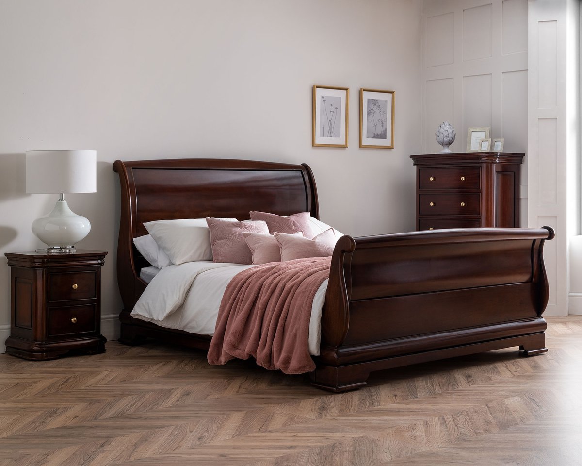 NylaHomeBlog's tweet photo. French, contemporary and shabby chic furniture you’ll adore for a lifetime - Give your home a certain je ne sais quoi with statement pieces from Crown French Furniture

https://t.co/ZvqeqIi3bm
#nylahome #homedecortips #homeimprovement #home #homeblog https://t.co/tSY2u6wsJl