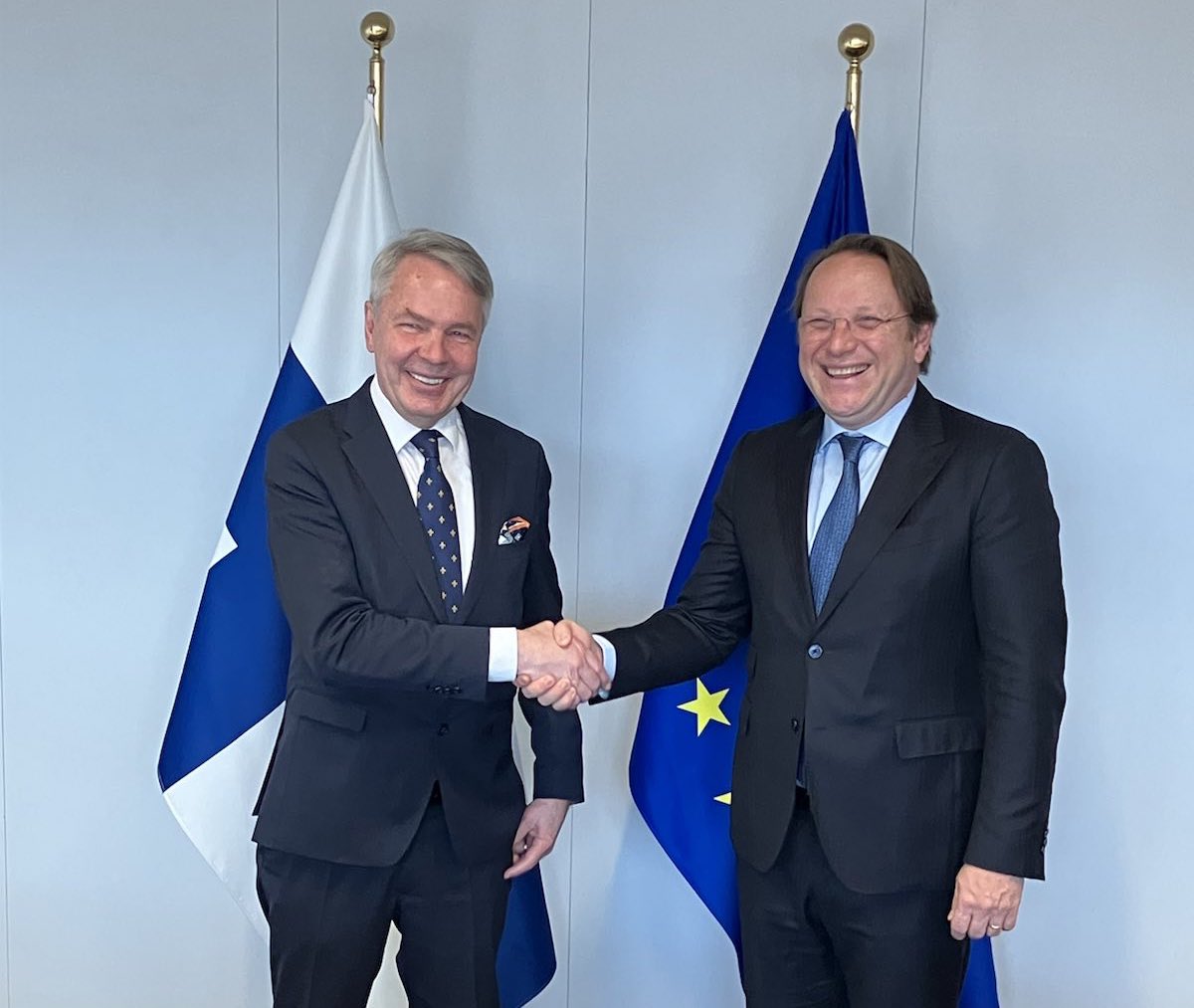 FM @Haavisto: Met with Commissioner @OliverVarhelyi to discuss EU enlargement. Enlargement is a key tool in the European security landscape. 🇫🇮🇪🇺
