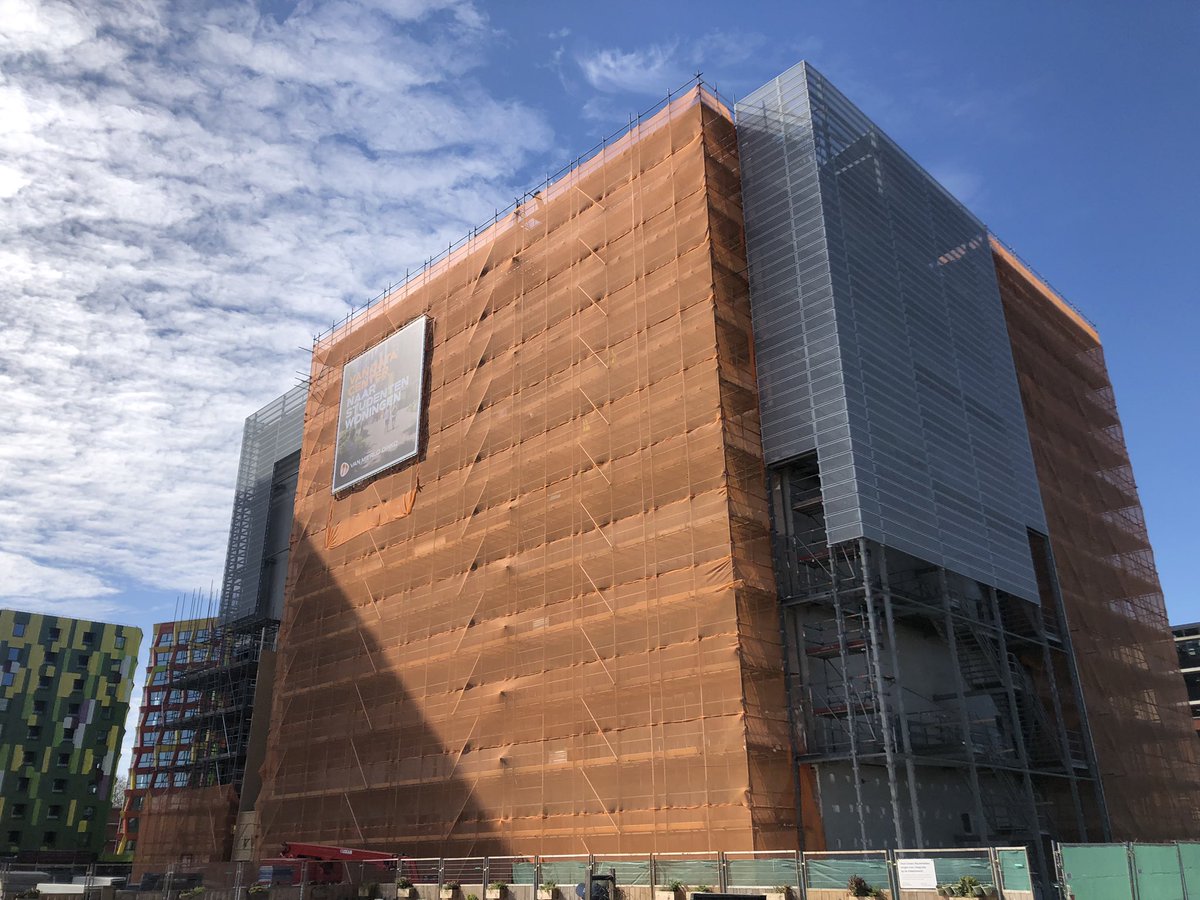 Achter dit doek werkt aannemer Van Mierlo Dinkq iov <a href="/Jebberutrecht/">Jebber</a> aan de #transformatie van dit pand tot #studentenhuisvesting