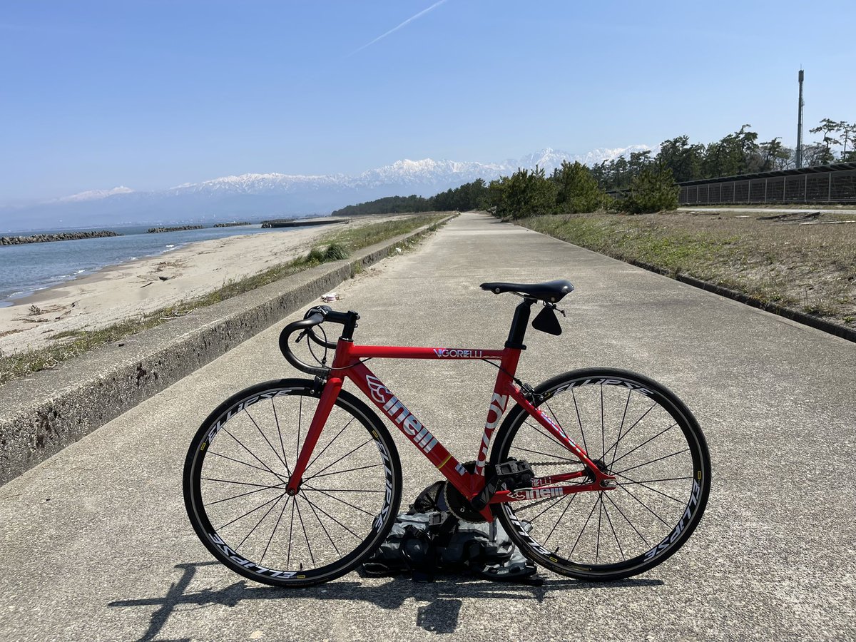 TLEATACStaff's tweet photo. 氷見から黒部まで富山サイクリングロード経由で行ってきた。最高だ。めっちゃ景色綺麗。#新米牧師ヨハネ　#スタッフの日常 https://t.co/rtTCLK9kiV
