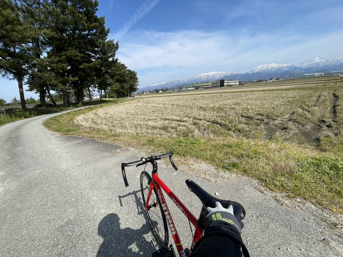 TLEATACStaff's tweet photo. 氷見から黒部まで富山サイクリングロード経由で行ってきた。最高だ。めっちゃ景色綺麗。#新米牧師ヨハネ　#スタッフの日常 https://t.co/rtTCLK9kiV
