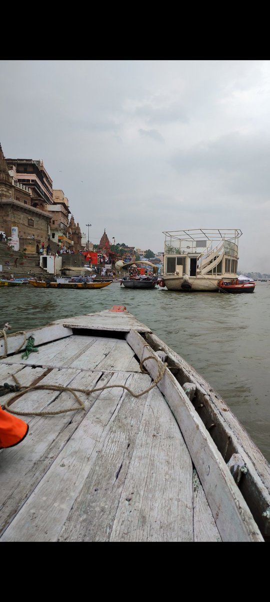 Rupam__pal's tweet photo. You are the sky☁️
Everything else is just a weather 🌀

#Motivation #Trending #Varanasi #boating #Peace https://t.co/uF9UGmq6zv